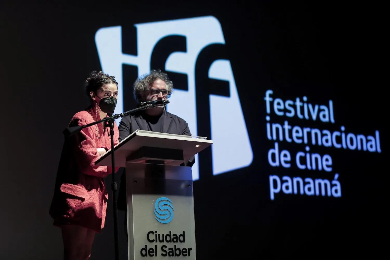Presentadores del festival internacional de Panamá