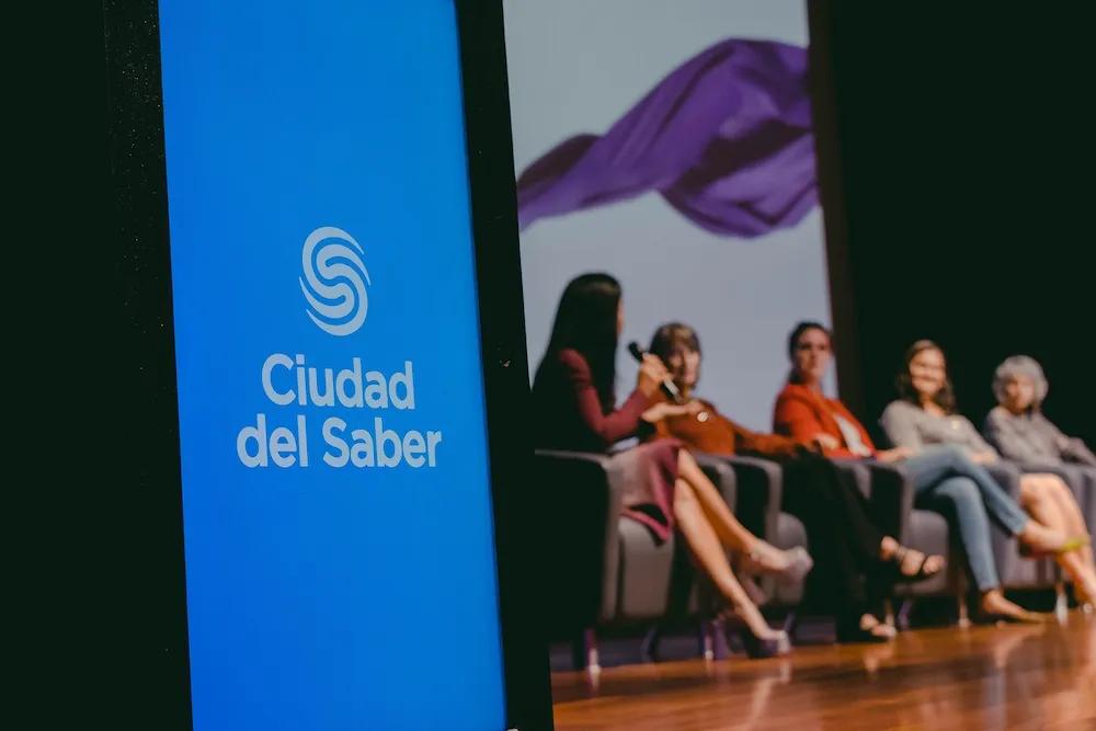 Charla femenina en Ciudad del saber